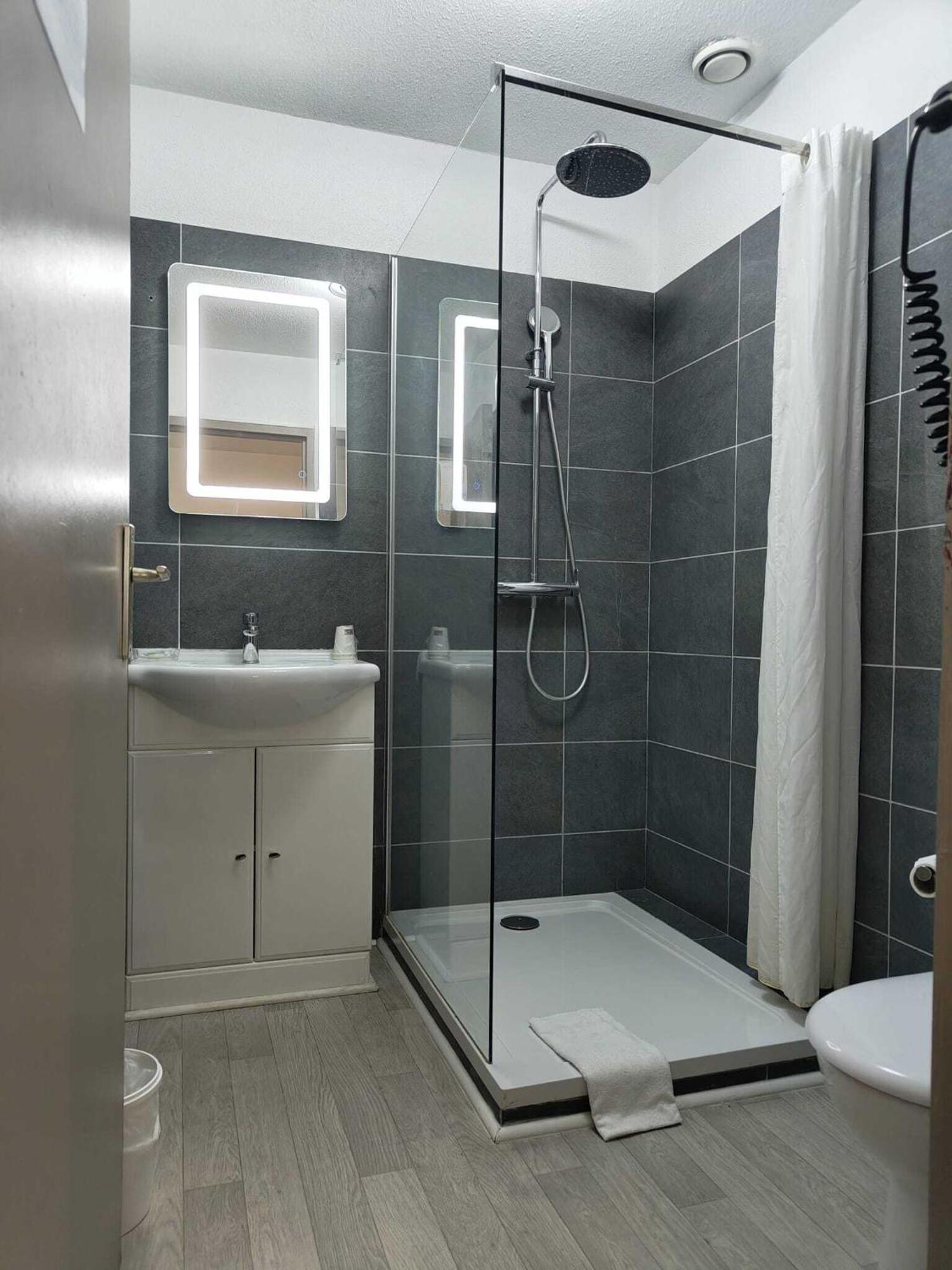 Hotel Les Alizes Puget-Théniers Стая снимка