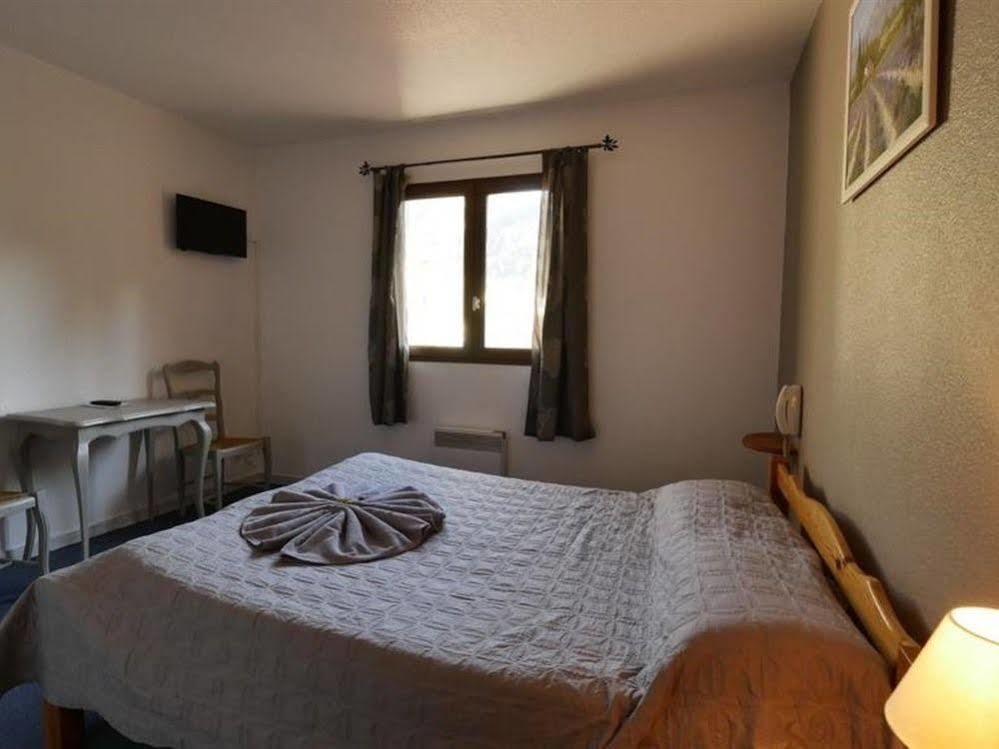 Hotel Les Alizes Puget-Théniers Екстериор снимка